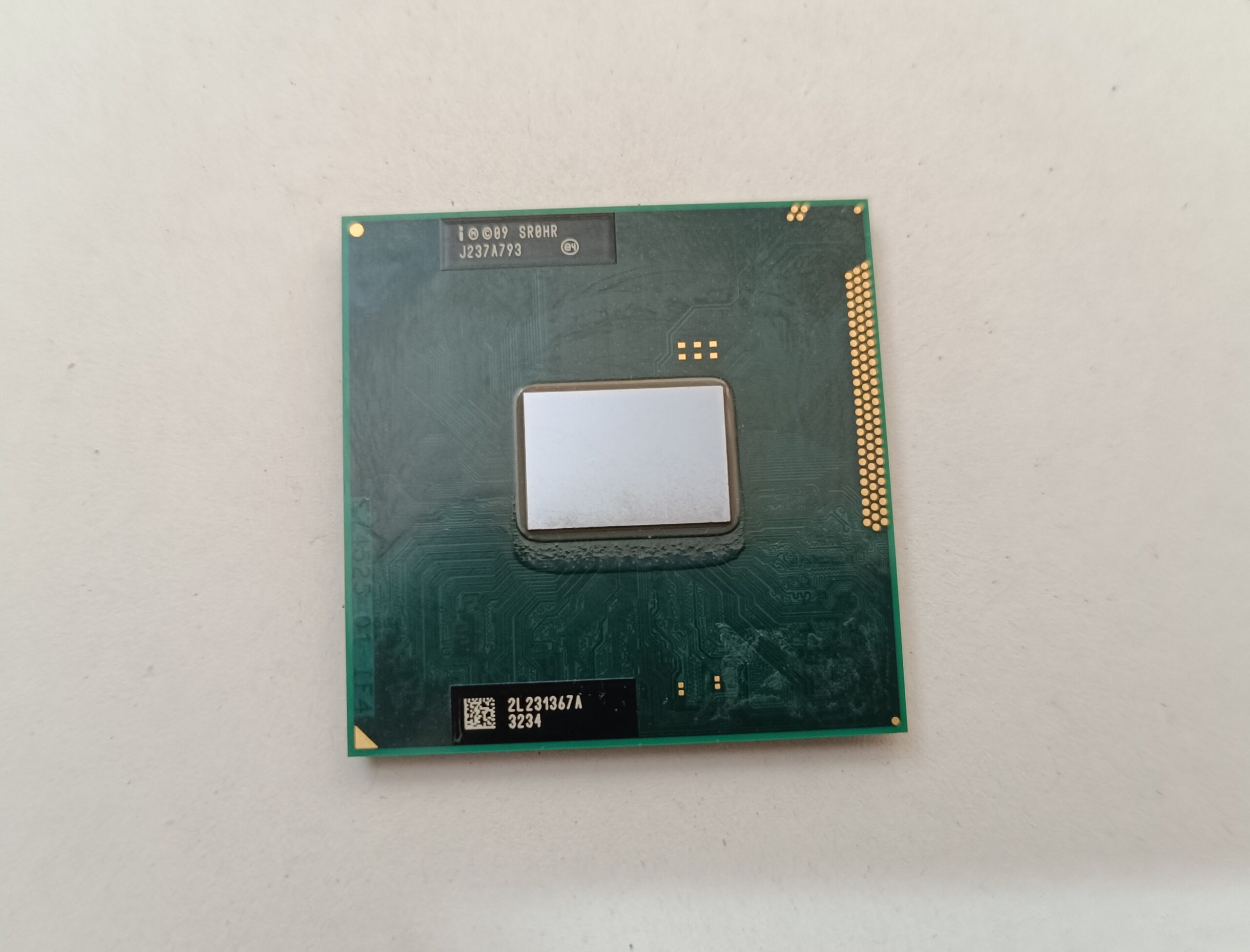 INTEL CELERON B830 2M 1.80 GHz SR0HR SOKET 988 2.NESİL LAPTOP İŞLEMCİ