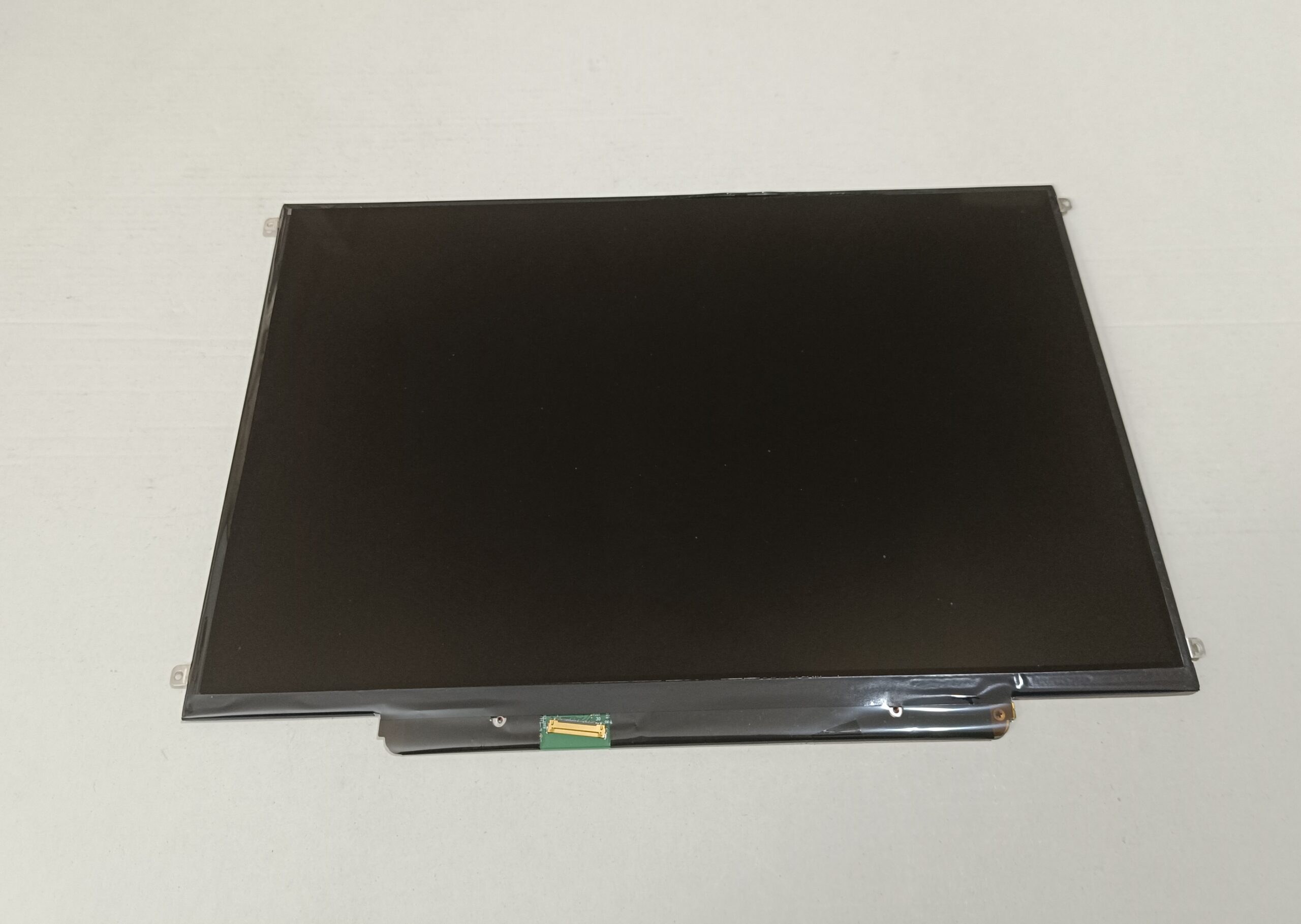 CMO N133IGE -L41 Rev.C2 13.3 İNÇ 30 PIN SLIM APPLE LED PANEL
