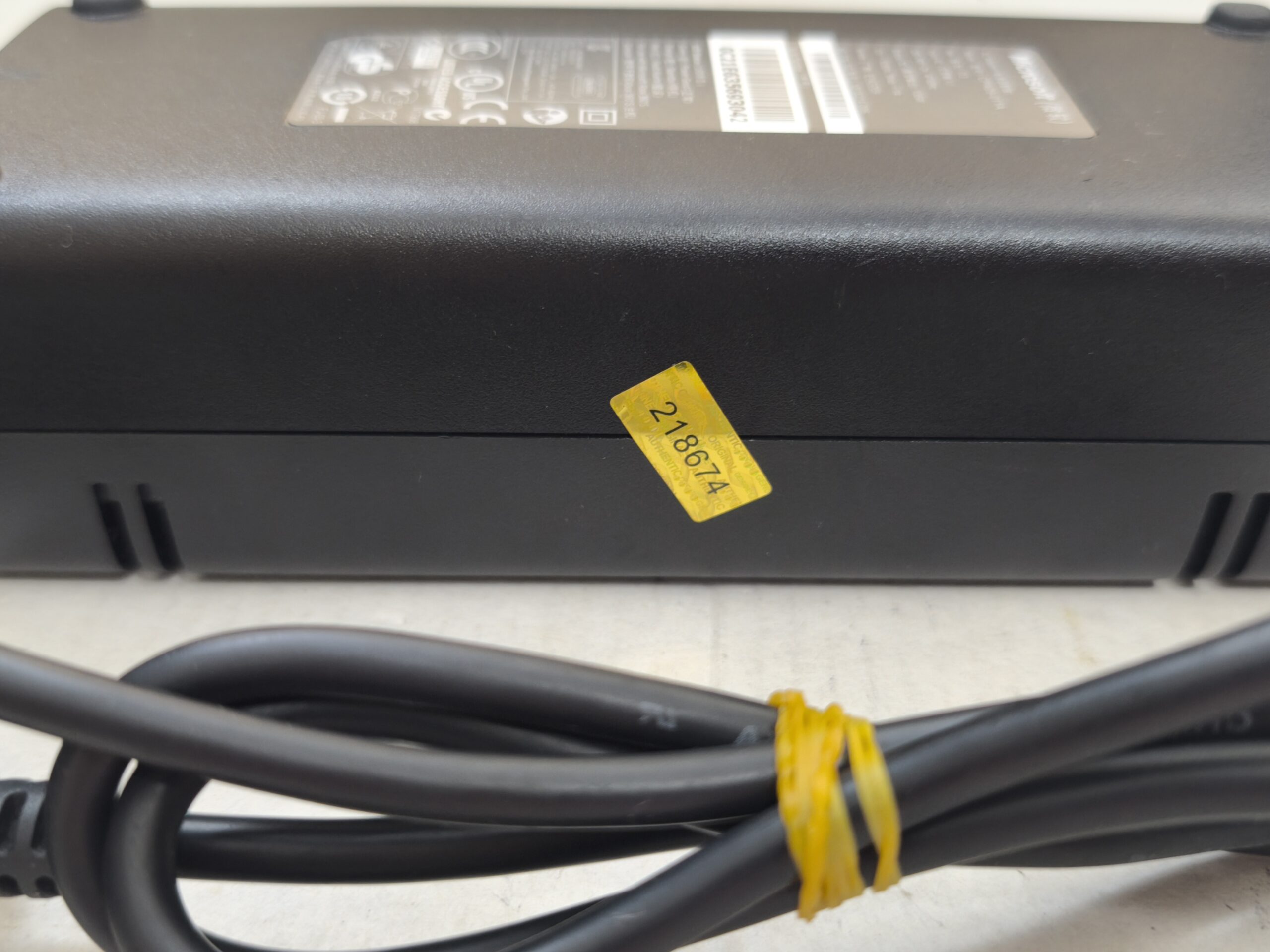 MICROSOFT XBOX 360 S ( SLIM ) ORJİNAL KONSOL ADAPTÖR CPA09-011A - Görsel 3