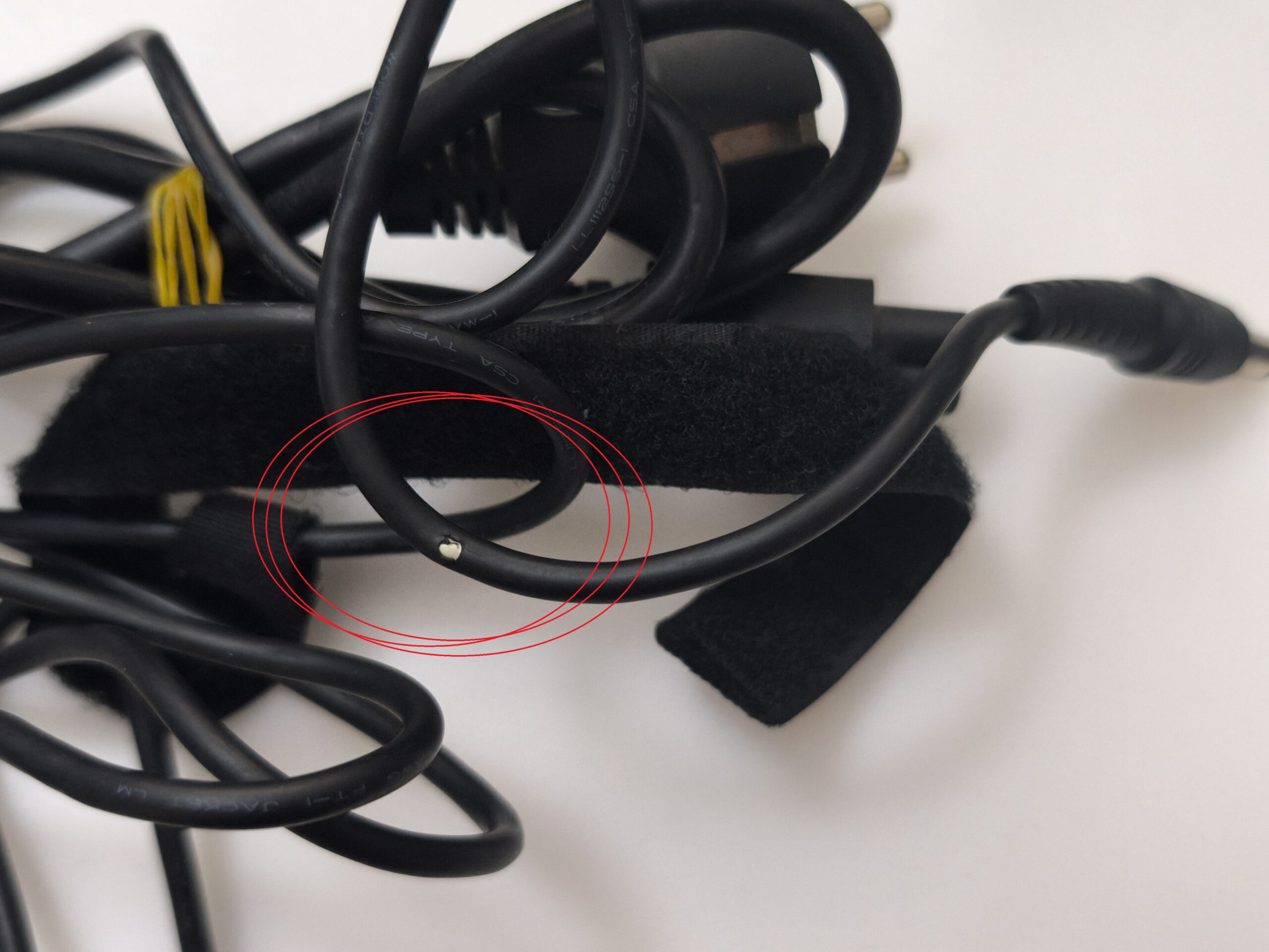 ( AZ KUSURLU ) TOSHIBA 15 VOLT 4 AMPER 60W 6.30 * 3.00 mm UÇ LAPTOP ADAPTÖR - Görsel 4